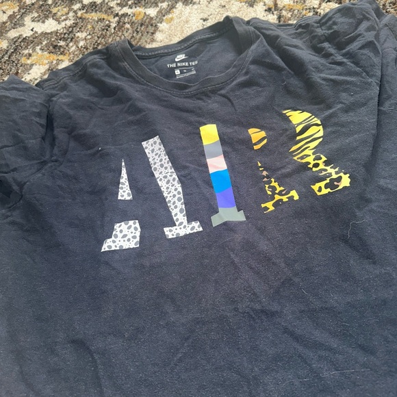 Nike Black Graphic Tee - Picture 3 of 4